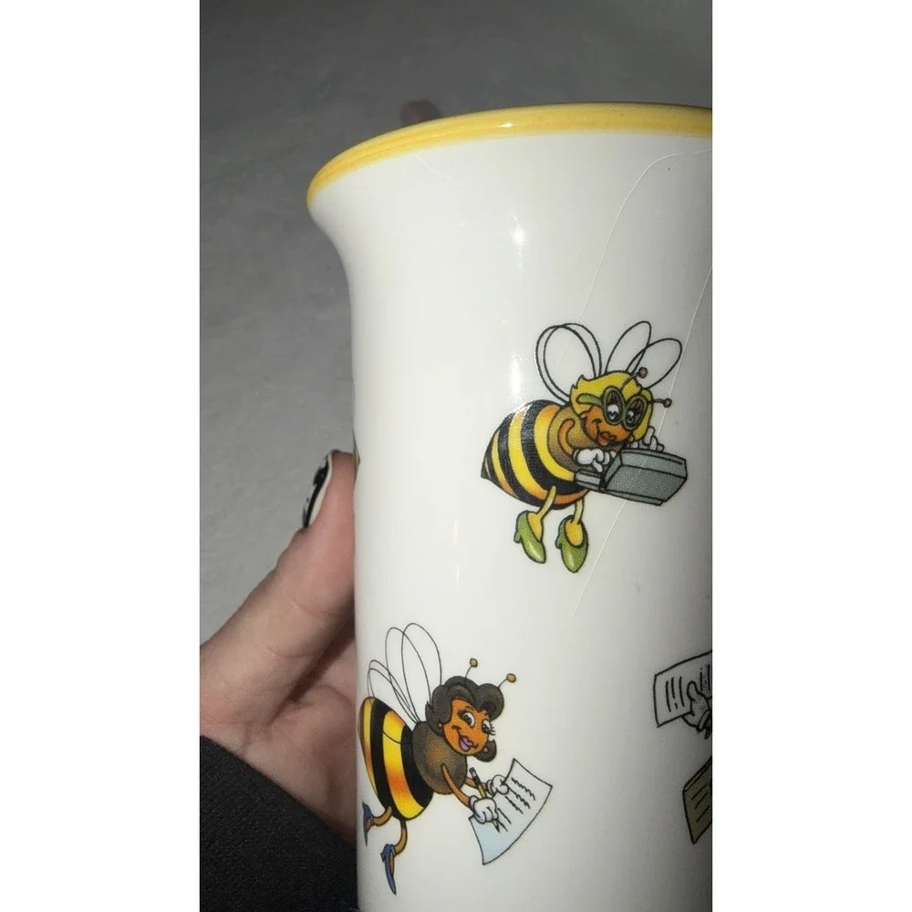 1998 Teleflora Ceramic Flower Vase w/ Cartoon‎ Bees.  